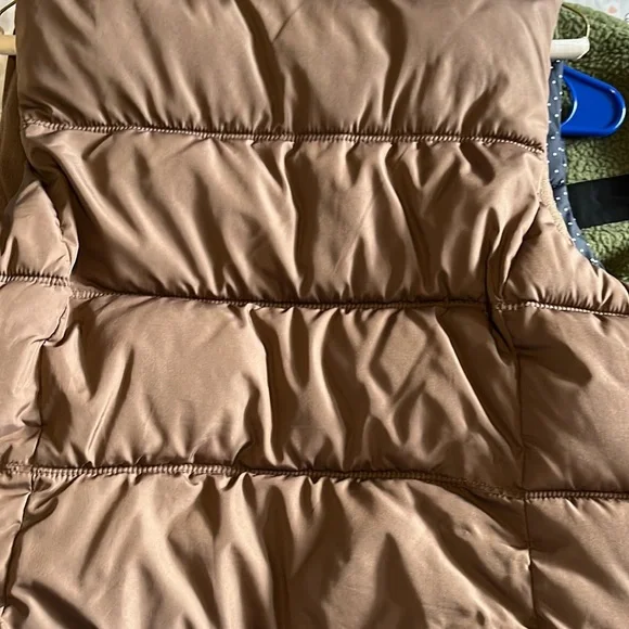 Medium puffer vest- brown - Picture 3 of 3
